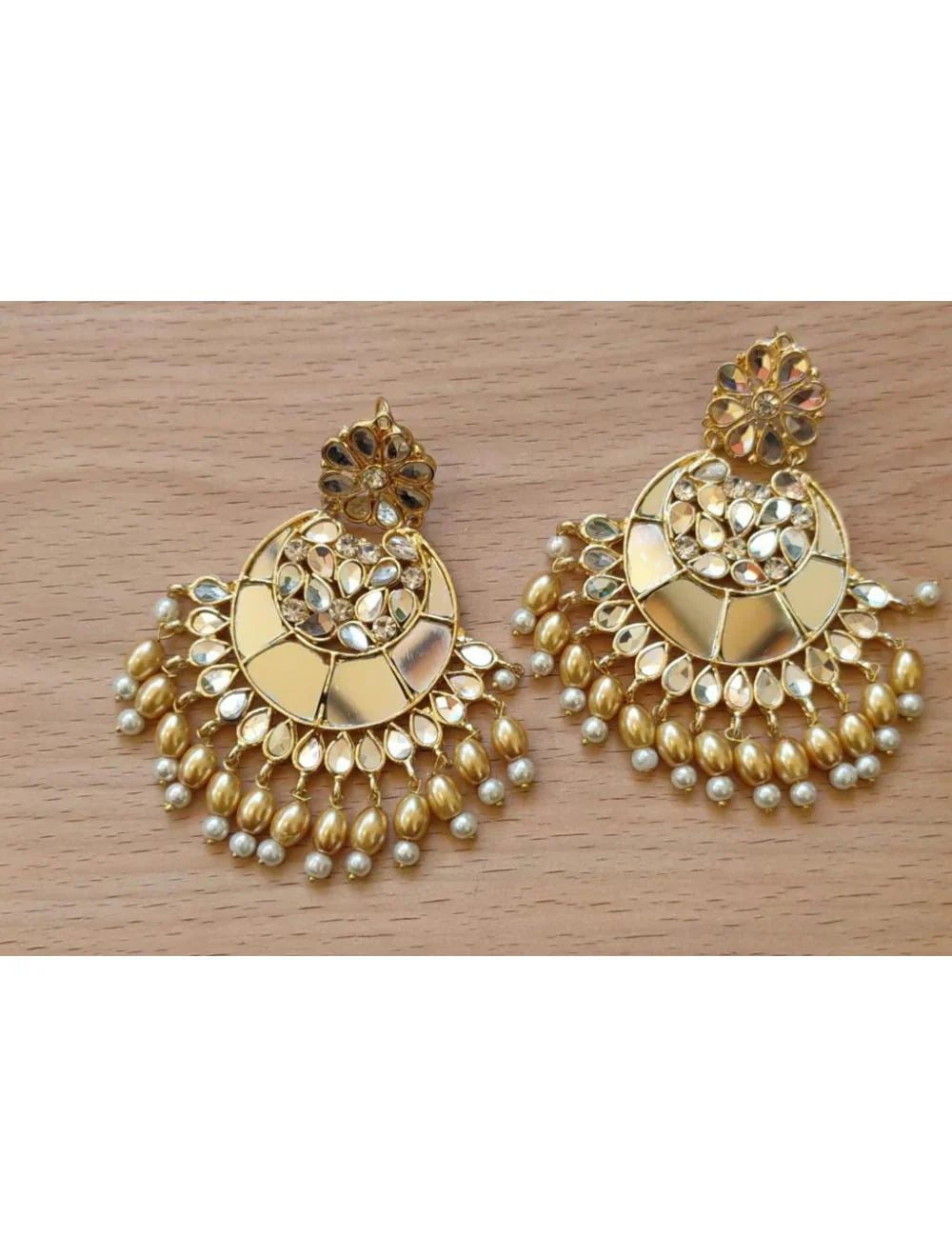 GORGEOUS KUNDAN CHAND BALI