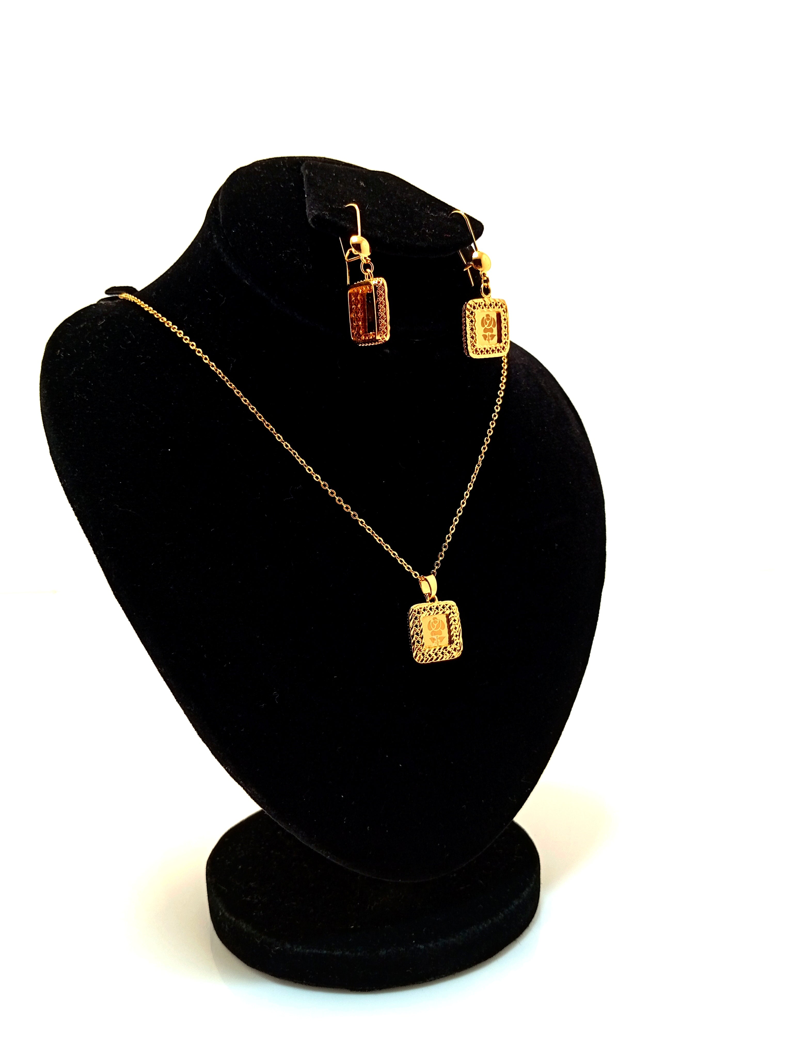 CHAIN Gold Platted Locket Set