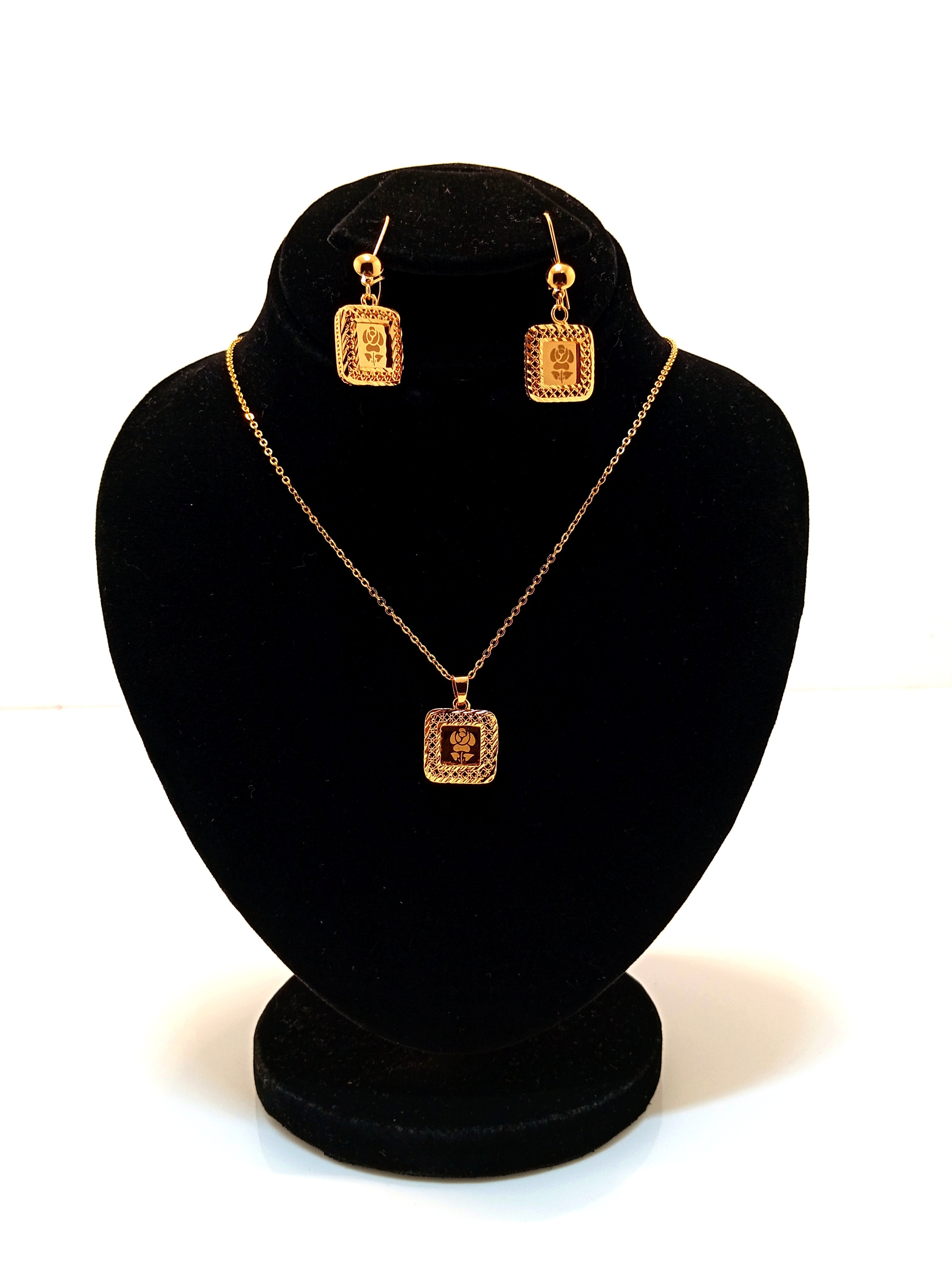 CHAIN Gold Platted Locket Set