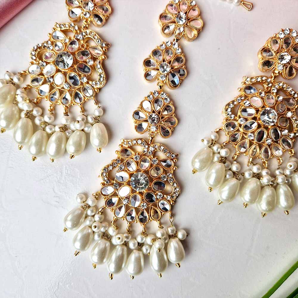 Kiran Earrings and Teeka Set